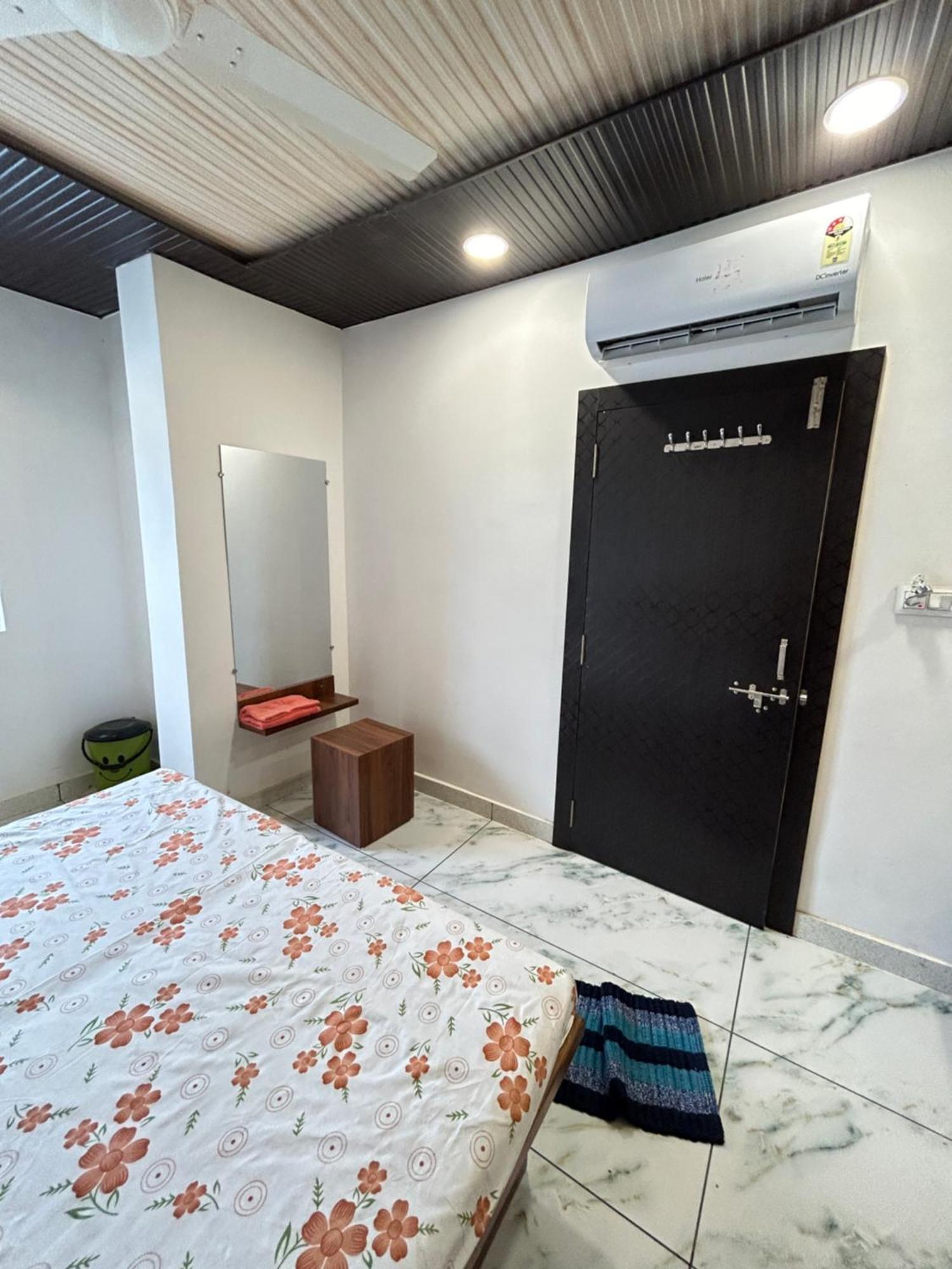 Hotel Shree Sidhi Vinayak Ujjain Esterno foto